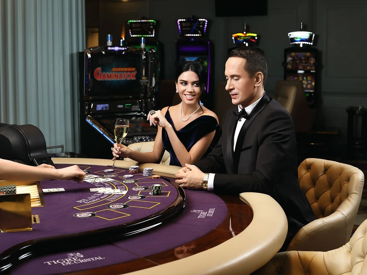 Visual kategori hiburan dan permainan pada lobi DOMINO4D
